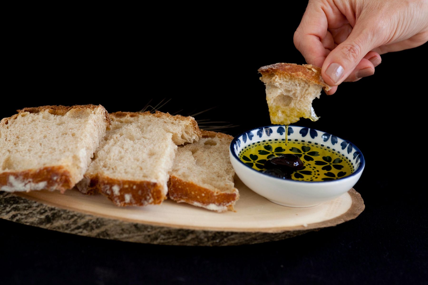 Tour in Pulpí: Geode olive oil mill and Black Room